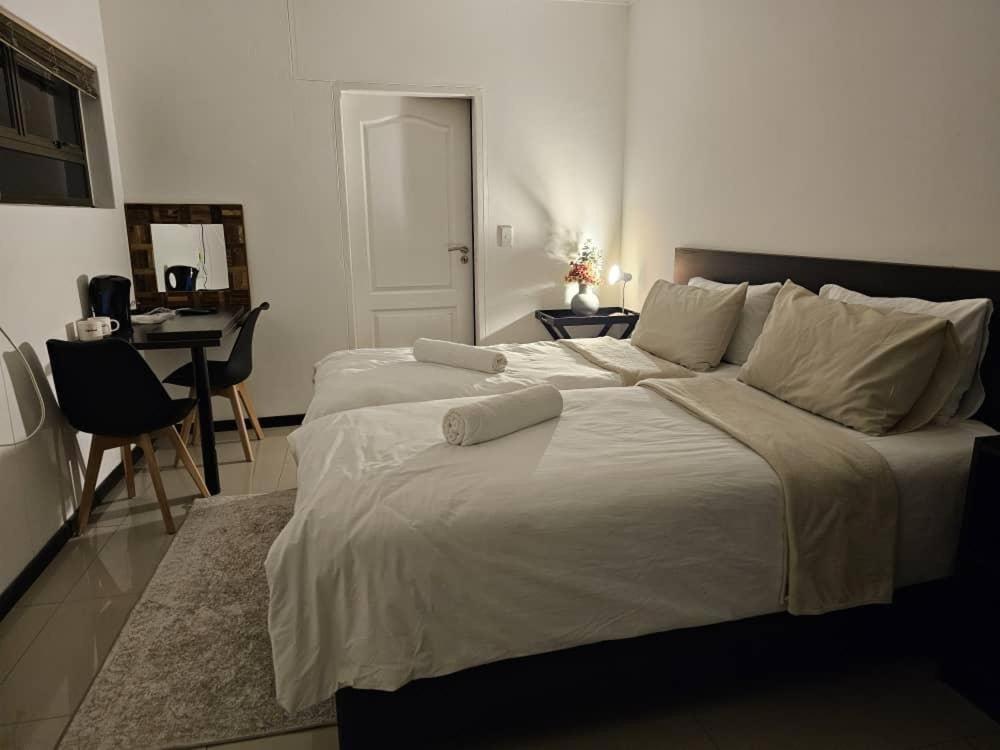 Carlo'S Boutique Guesthouse Уолфиш-Бей Экстерьер фото